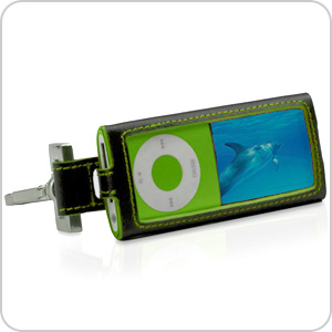 PRIE Ambassador for iPod nano 4G メタルフック スタンド利用イメージ