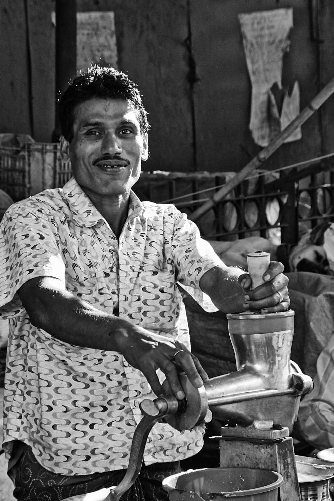インドのジュース屋台の男