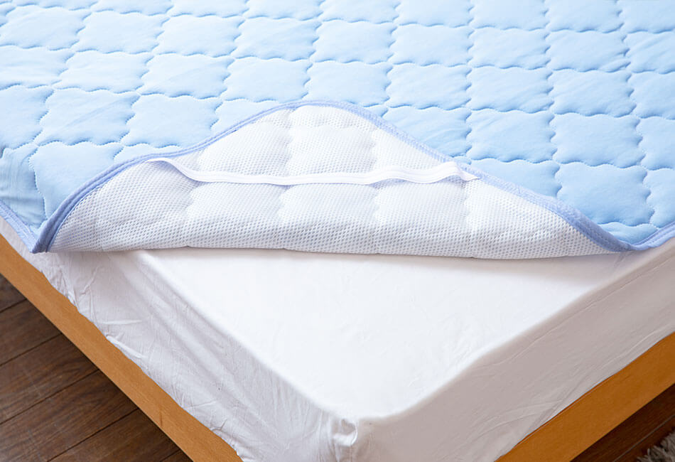 接触冷感など肌に直接触れるようにお使いいただく場合は、ボックスシーツの上にベッドパッドを置くようにしましょう。