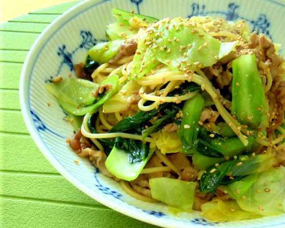 小松菜と豚小間の麺つゆ和風パスタ