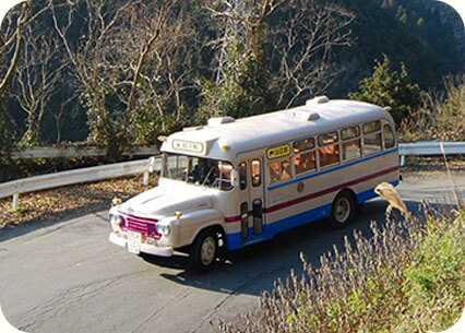 ボンネット型バス「マロン号」