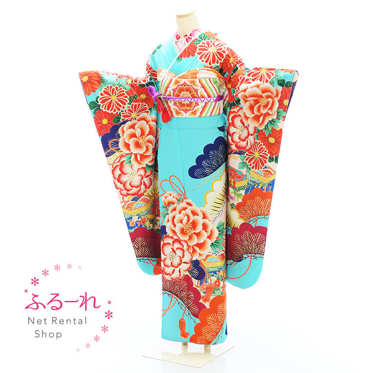 江戸時代のお姫様が着ていたような鮮やかな彩りとおめでたい柄がハタチのお祝いを一層華やかにする一着