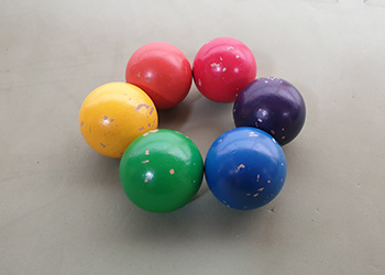 積み木で玉の道　カラーボールの球　v直径40mm