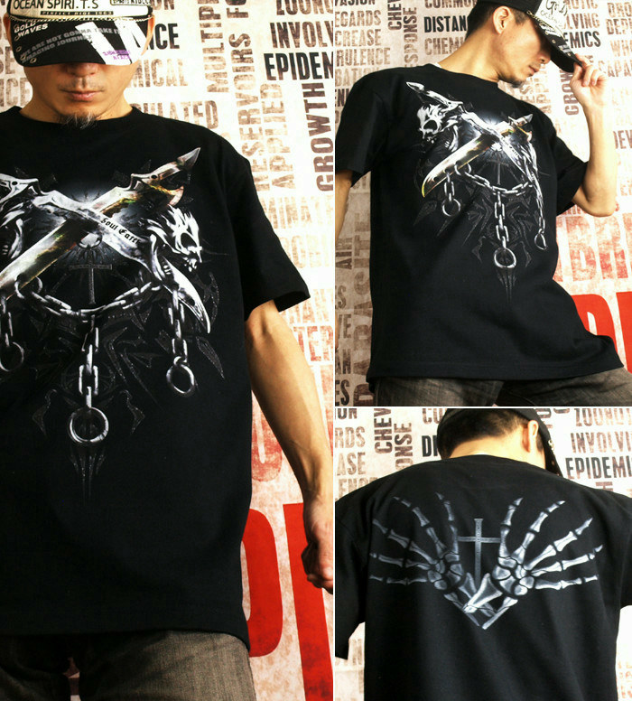 メタル ロック バイカー系のスカル柄Tシャツ。背面は十字架