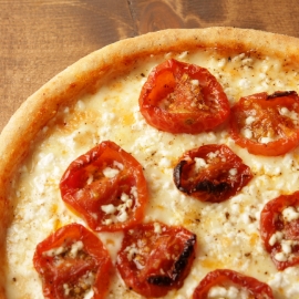セミドライトマトとリコッタチーズのピッツァ