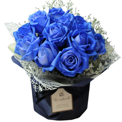 そのまま飾れる 青いバラ12本のブーケ