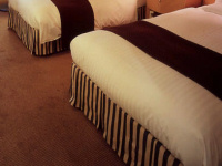 ホテルのベッドスカート画像