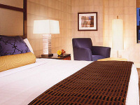 キングサイズやクイーンサイズ、キングサイズのベッド　カリフォルニアキングサイズ　クイーンサイズやキングサイズのホテルのベッド 別注 特注