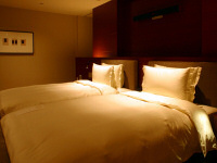 キングサイズやクイーンサイズ、キングサイズのベッド　カリフォルニアキングサイズ　クイーンサイズやキングサイズのホテルのベッド