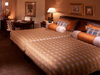 キングサイズやクイーンサイズ、キングサイズのベッド　カリフォルニアキングサイズ　クイーンサイズやキングサイズのホテルのベッド
