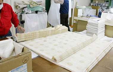 リリカラ(株)縫製工場を訪ねました♪｜壁紙屋本舗