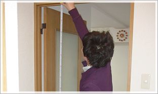 2. 玄関からお部屋までのチェックポイント：搬入するお部屋の入り口の高さをチェック