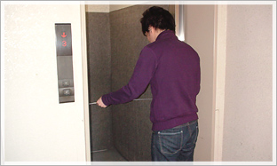 4.エレベーターがある場合のチェックポイント：エレベーター口の幅をチェック