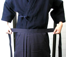 剣道防具屋 一目でわかる剣道袴のはき方