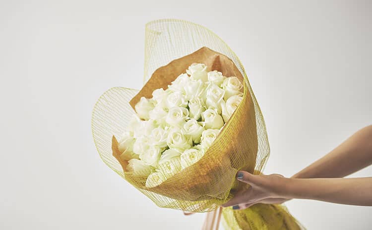 リンクフローリスト 白いバラの花束30本