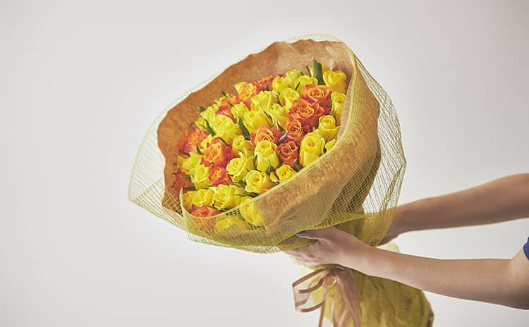 リンクフローリスト 黄色オレンジの60本 バラ花束