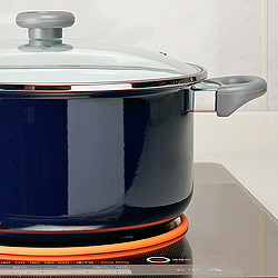 IHクッキングヒーターカバー すべり止めシリコンリング付き大きめの鍋でもしっかり安定します。
