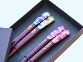 和傘模様のお箸に金色で名前が入る箸
