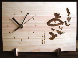 木製四角時計にメッセージと名入れ