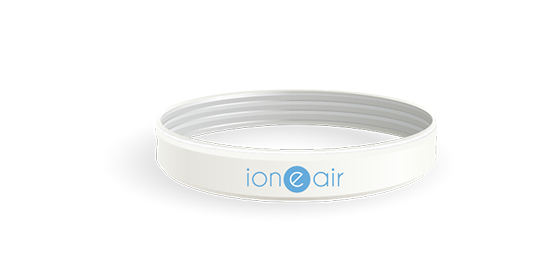 身につける空気清浄器 ion“e”air（イオニアカード） – ion“e”air（イオニアカード）は身につけるだけで常時イオンを発生させる