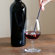 「ワイン遊び」たしなむための赤ワイン専用錫マドラー