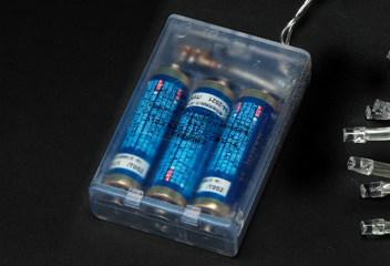 電池式（単三電池３本）、だから場所を選ばない。