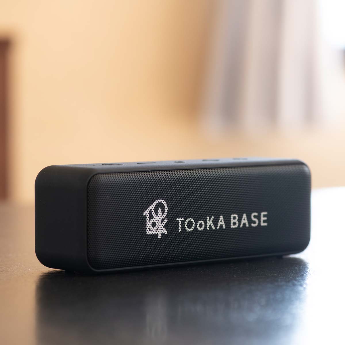 楽天市場】TOoKA BASE Anker Soundcore Motion B 【限定コラボ商品】（12W Bluetooth4.2 スピーカー  by Anker）IPX7防水規格 / 12時間連続再生 / 大音量サウンド/マイク内蔵 : シアターハウス